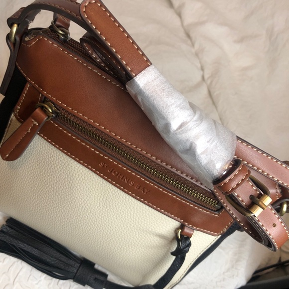 St John’s Bay bundle. Crossbody, tee and long sleeve tee Medium. - Picture 12 of 16